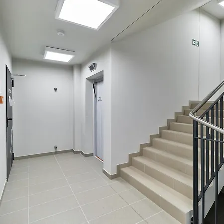 Sixth Floor By Renters * Breslau